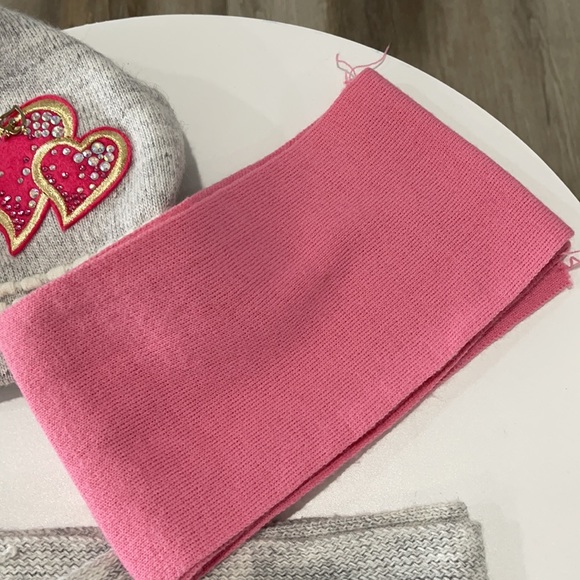Girl’s winter hat and two scarfs set of 3 items - Picture 8 of 12